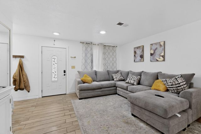 7800 Rainwater Road SW, Albuquerque, NM 87121