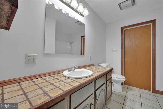 301 W WALNUT, Valley View, PA 17983