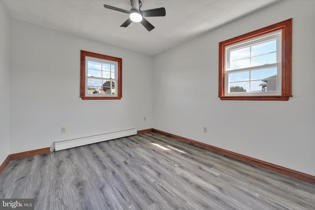 301 W WALNUT, Valley View, PA 17983