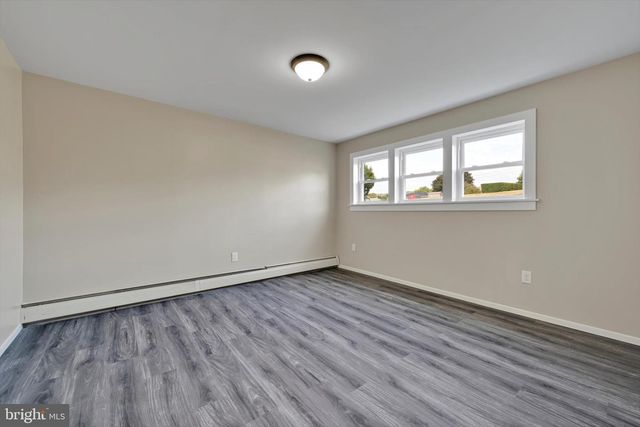 301 W WALNUT, Valley View, PA 17983