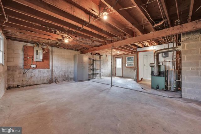 301 W WALNUT, Valley View, PA 17983