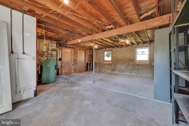 301 W WALNUT, Valley View, PA 17983