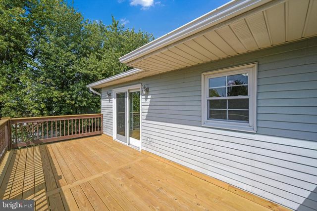 301 W WALNUT, Valley View, PA 17983