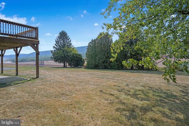 301 W WALNUT, Valley View, PA 17983