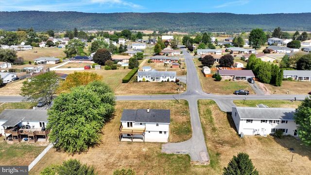 301 W WALNUT, Valley View, PA 17983