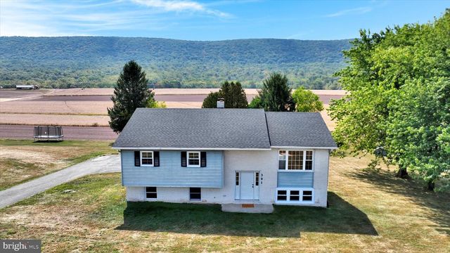 301 W WALNUT, Valley View, PA 17983