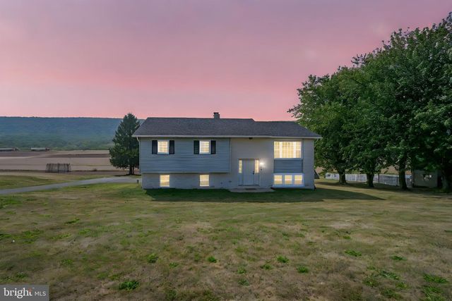 301 W WALNUT, Valley View, PA 17983