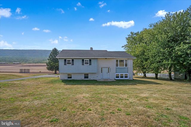 301 W WALNUT, Valley View, PA 17983