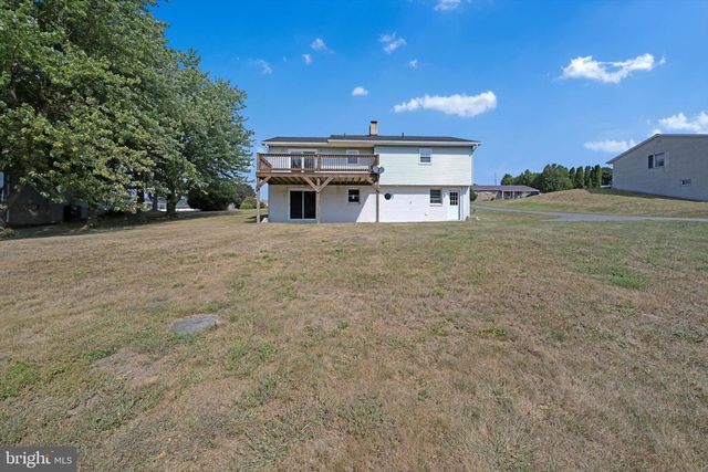 301 W WALNUT, Valley View, PA 17983