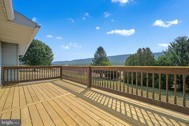 301 W WALNUT, Valley View, PA 17983