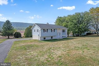 301 W WALNUT, Valley View, PA 17983