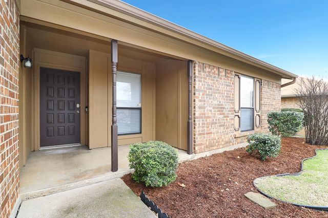 6632 Valley View Drive, Watauga, TX 76148