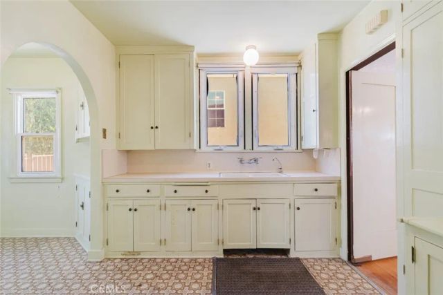 735 E Verdugo Avenue, Burbank, CA 91501