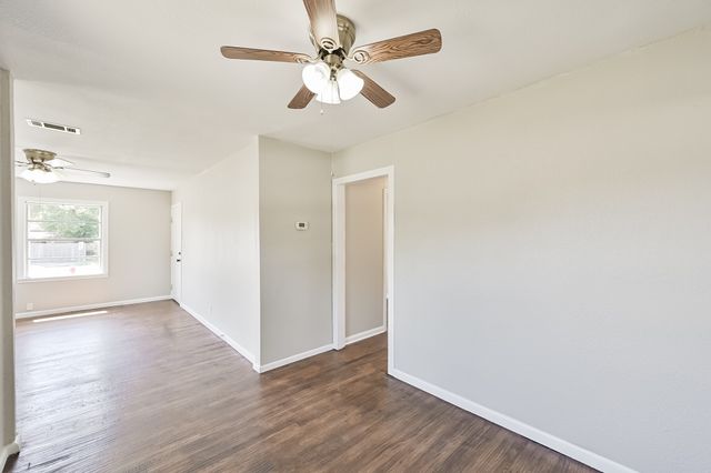 1501 Greenbrier Drive, River Oaks, TX 76114