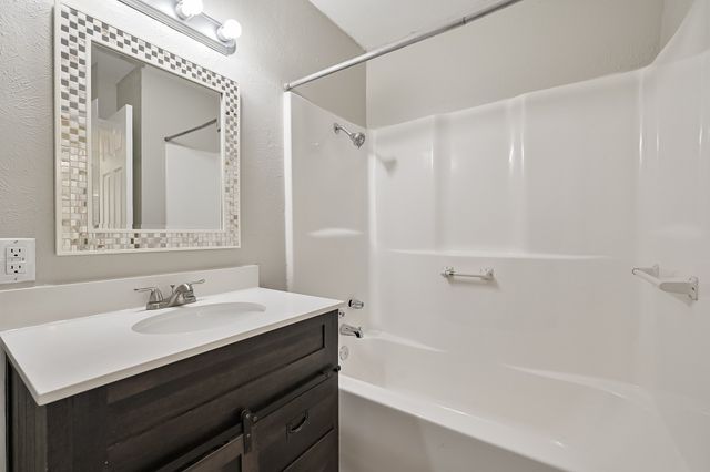 1501 Greenbrier Drive, River Oaks, TX 76114