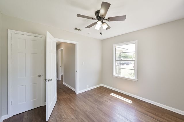 1501 Greenbrier Drive, River Oaks, TX 76114