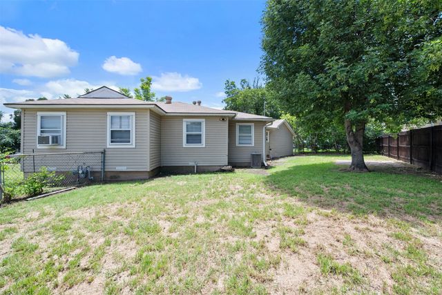 1501 Greenbrier Drive, River Oaks, TX 76114