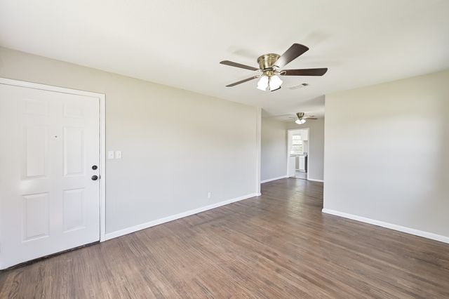 1501 Greenbrier Drive, River Oaks, TX 76114