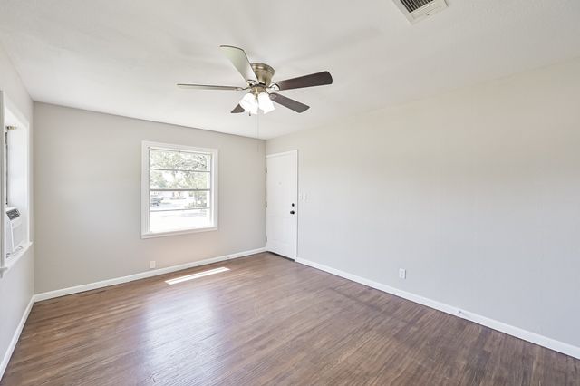 1501 Greenbrier Drive, River Oaks, TX 76114