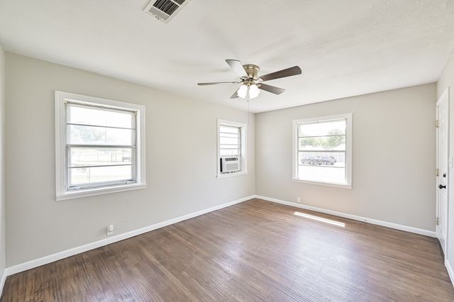 1501 Greenbrier Drive, River Oaks, TX 76114
