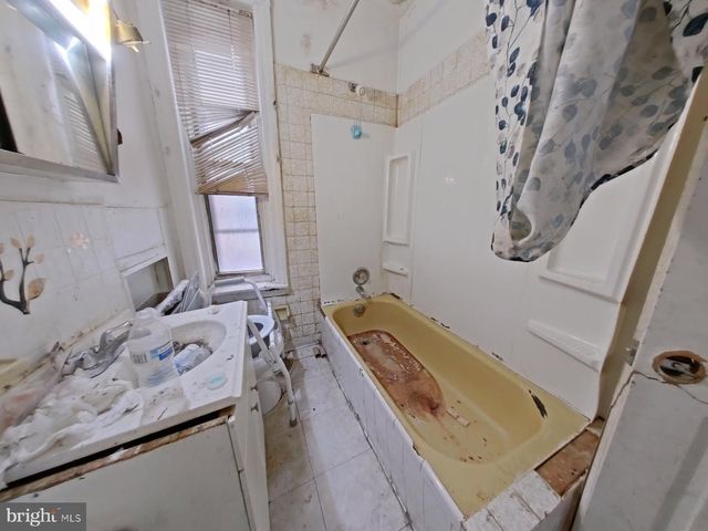 6125 PINE ST, Philadelphia, PA 19143