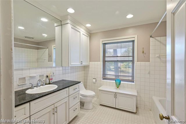 1206 Balfour Street, Grosse Pointe Park, MI 48230