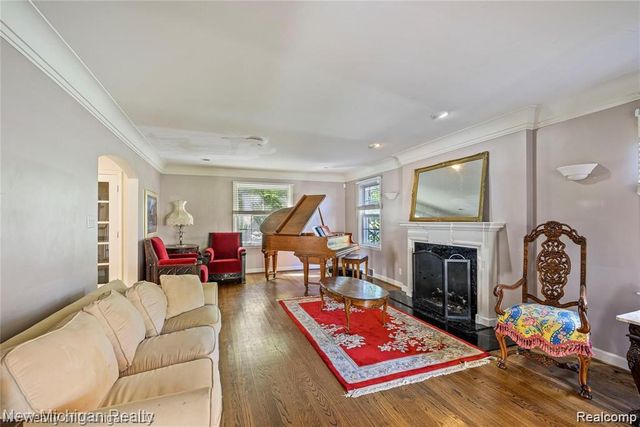 1206 Balfour Street, Grosse Pointe Park, MI 48230