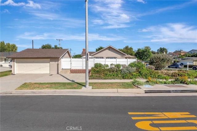 16207 Summershade, La Mirada, CA 90638