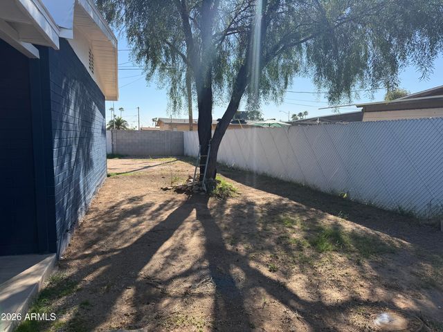 6575 W MEDLOCK Drive, Glendale, AZ 85301