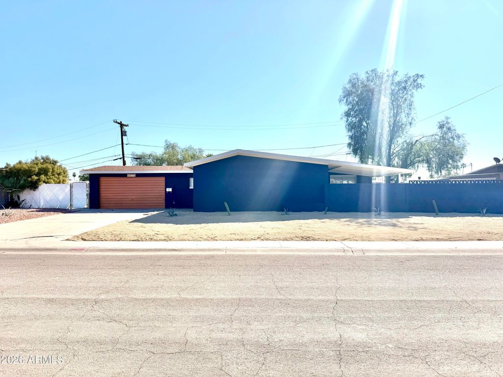 6575 W MEDLOCK Drive, Glendale, AZ 85301