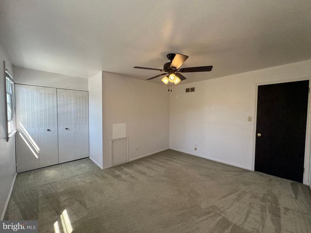 18 PATRICK HENRY CT, Newark, DE 19711