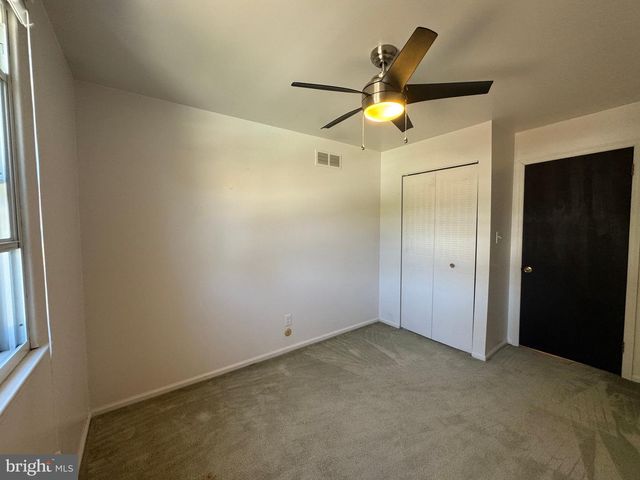 18 PATRICK HENRY CT, Newark, DE 19711