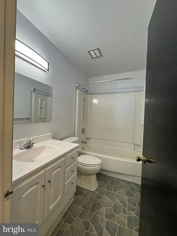 18 PATRICK HENRY CT, Newark, DE 19711