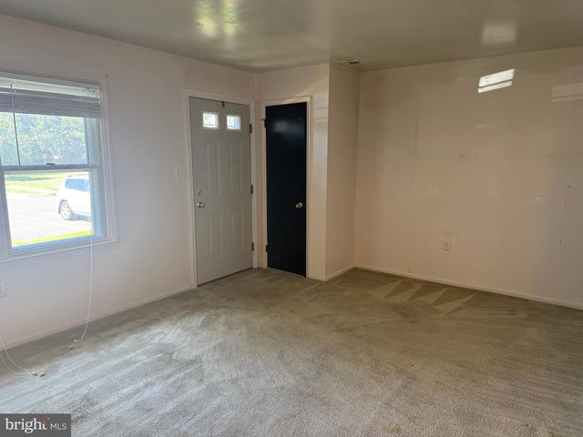 18 PATRICK HENRY CT, Newark, DE 19711