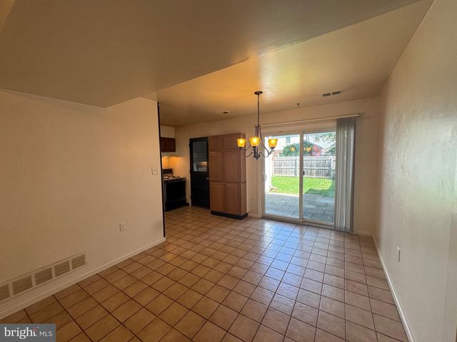 18 PATRICK HENRY CT, Newark, DE 19711
