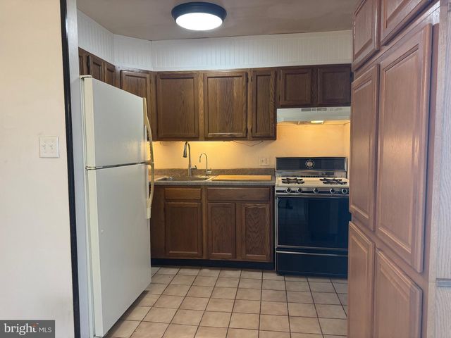18 PATRICK HENRY CT, Newark, DE 19711