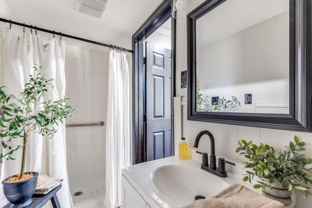 12901 Lamplight Village Ave, Austin, TX 78727