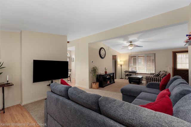 975 Woodlane Drive, Rochester Hills, MI 48307