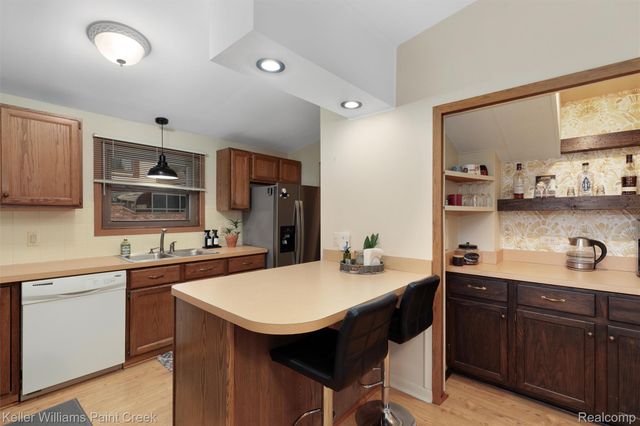 975 Woodlane Drive, Rochester Hills, MI 48307