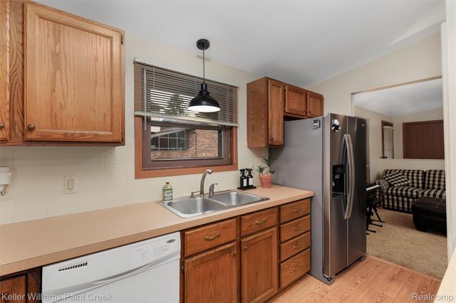 975 Woodlane Drive, Rochester Hills, MI 48307