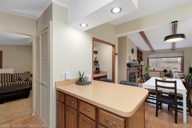 975 Woodlane Drive, Rochester Hills, MI 48307