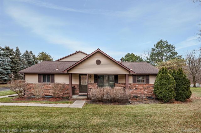 975 Woodlane Drive, Rochester Hills, MI 48307