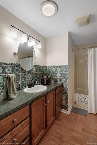 975 Woodlane Drive, Rochester Hills, MI 48307