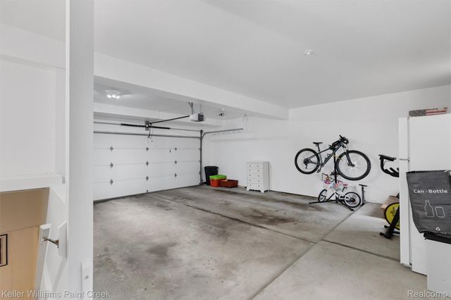 975 Woodlane Drive, Rochester Hills, MI 48307