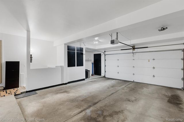 975 Woodlane Drive, Rochester Hills, MI 48307