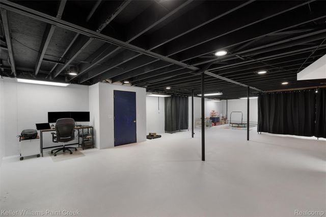 975 Woodlane Drive, Rochester Hills, MI 48307