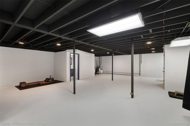 975 Woodlane Drive, Rochester Hills, MI 48307