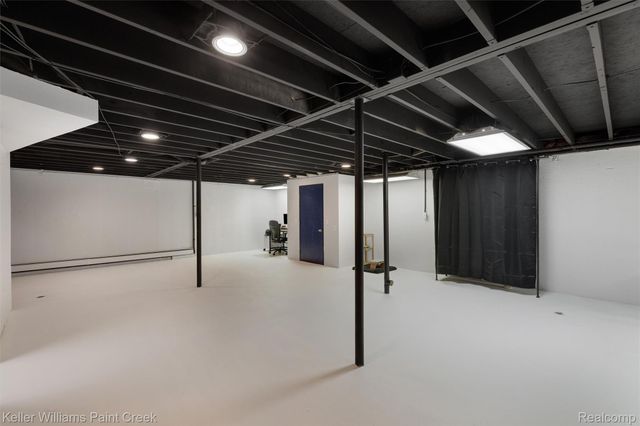 975 Woodlane Drive, Rochester Hills, MI 48307