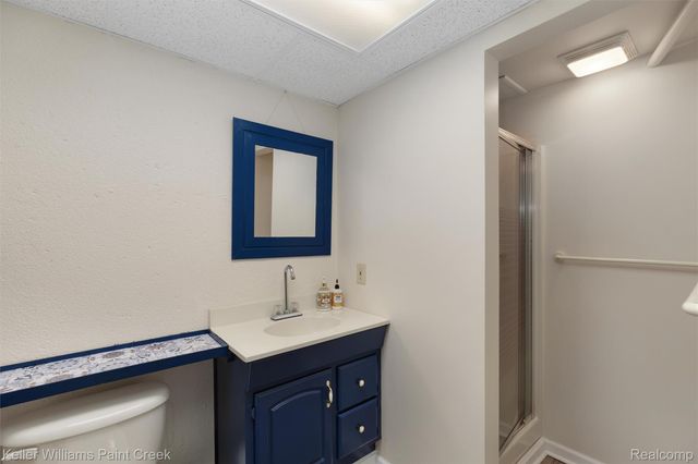 975 Woodlane Drive, Rochester Hills, MI 48307