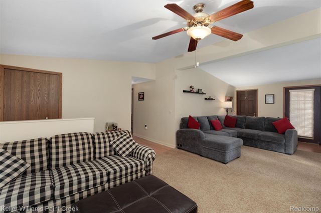 975 Woodlane Drive, Rochester Hills, MI 48307